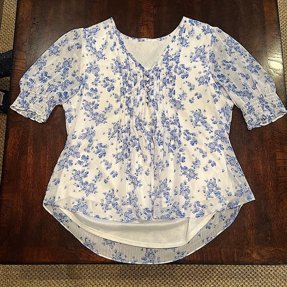 Tops - Floral Blue and White Top with Puff sleeves